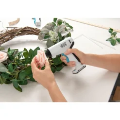 Akumulatorowy pistolet do kleju Black+Decker, na sztyfty 7 mm, 3,6 V