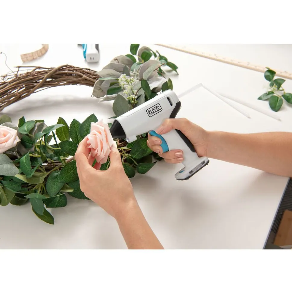 Akumulatorowy pistolet do kleju Black+Decker, na sztyfty 7 mm, 3,6 V