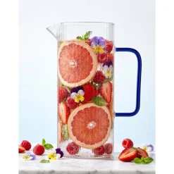 Dzbanek ryflowany Vialli Design Livio, 1,5 l, z niebieskim uchem