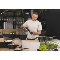 Garnek aluminiowy 20 cm 2,2 l Florina Carina, czarny