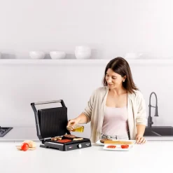 Grill elektryczny 2 w 1 Taurus Bistro Essential, 2600 W, grill kontaktowy i płyta grillowa