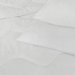 Kołdra 220 x 200 cm Sandby, biała mikrofibra