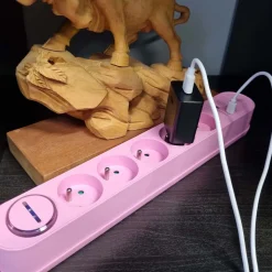 Listwa zasilająca Hykker, z USB, 1,5 m, 5 gniazd, różowa