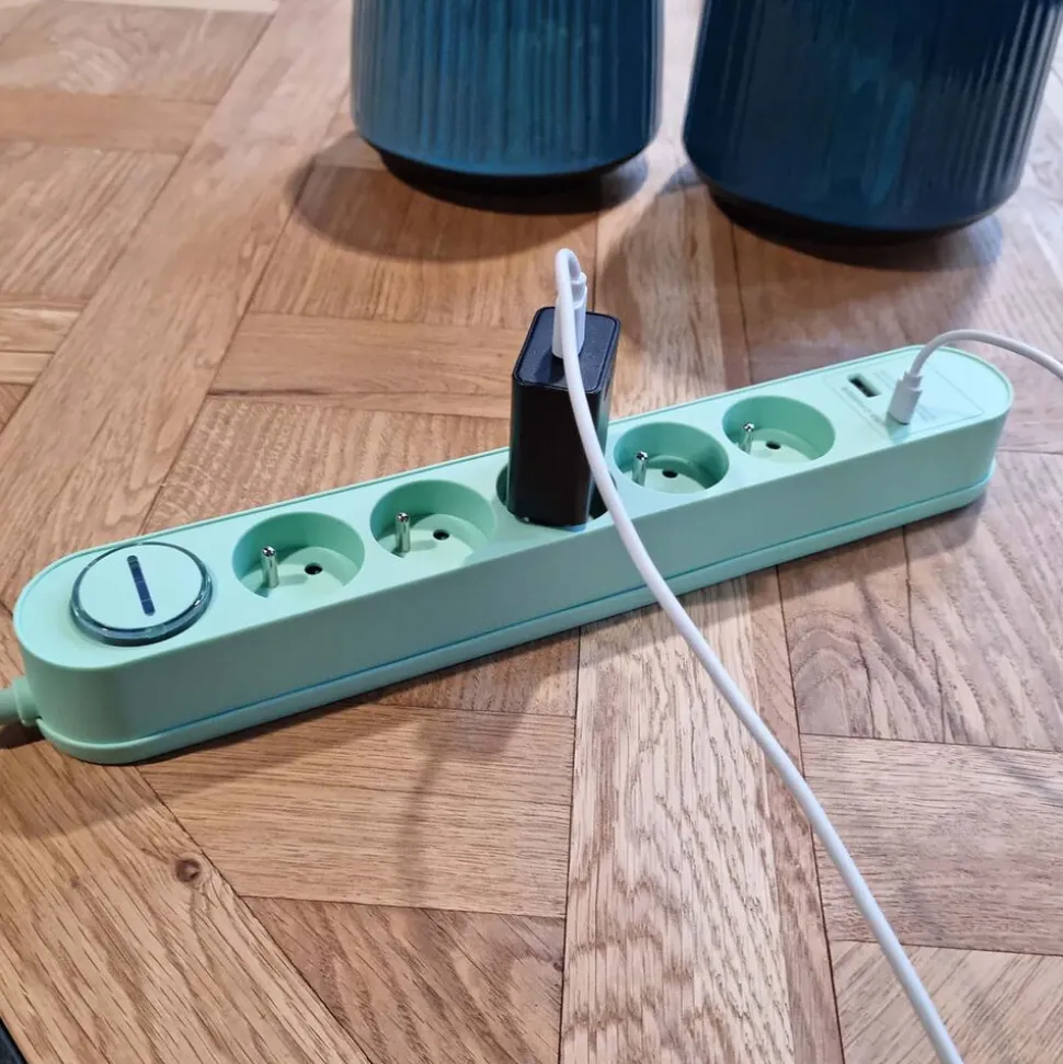 Listwa zasilająca Hykker, z USB, 1,5 m, 5 gniazd, zielona