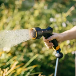 Pistolet zraszający Fiskars Solid, z uniwersalnym złączem, czarny