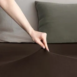 Prześcieradło z gumką 80-90 x 200 cm Restilo Amber, czekoladowe